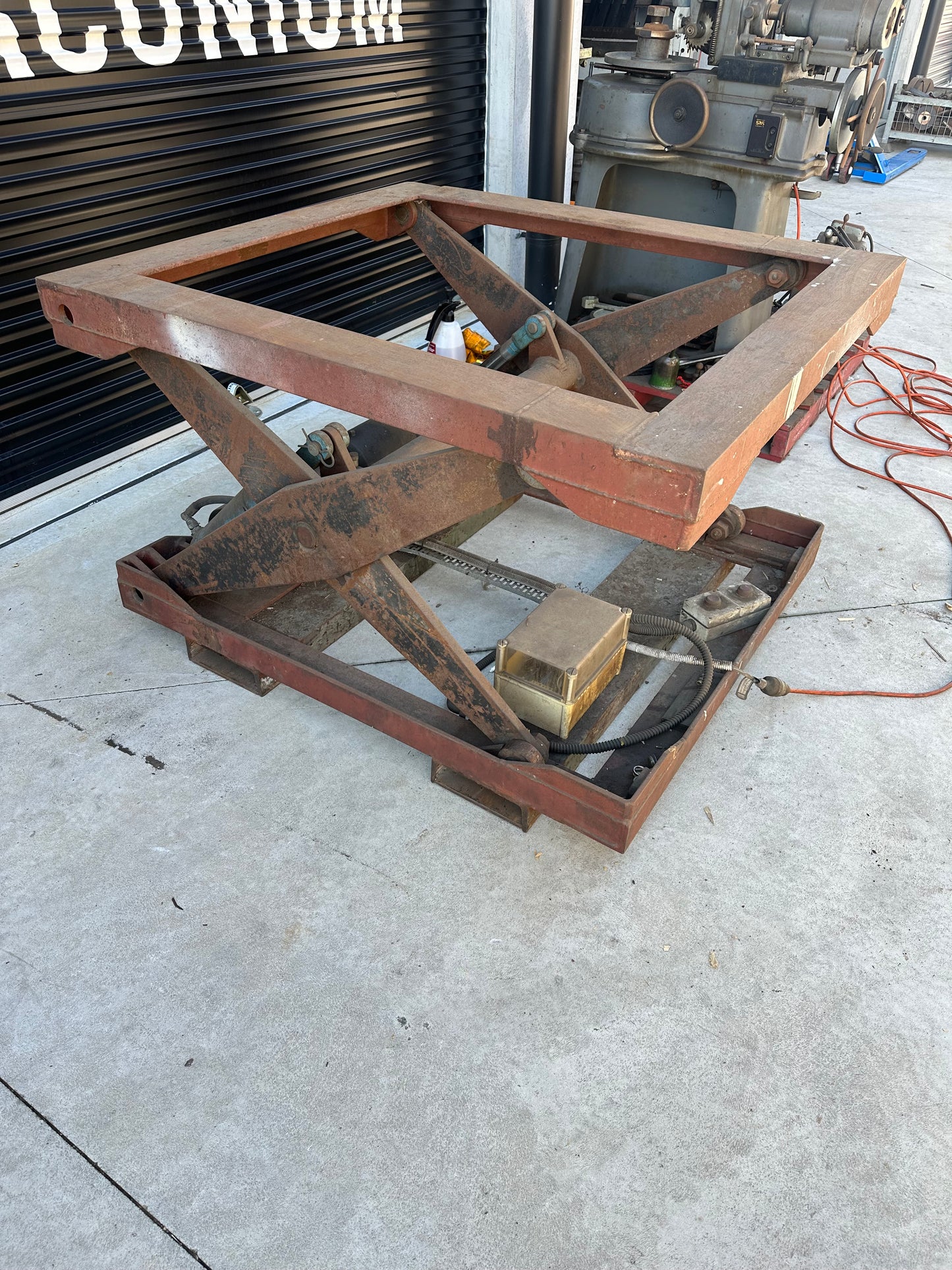 Used Hydraulic Scissor Lift Table